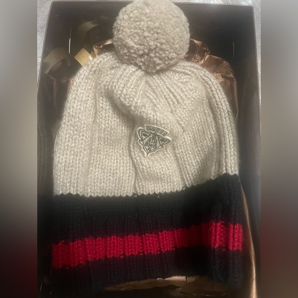 Gucci crest beanie